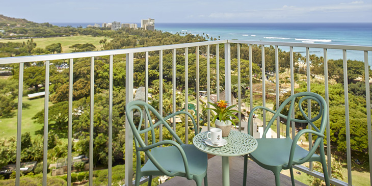 クイーンカピオラニホテル　プレミアオーシャンビュー　バルコニー